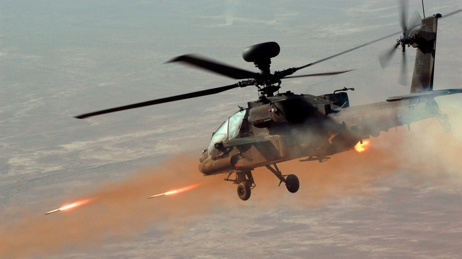 AH-64D Apache là một trong những trực thăng tấn công tốt nhất thế giới và cũng là thứ vũ khí lính Mỹ rất thích. Trực thăng này có thể bay với tốc độ 278 km/h. Apache được trang bị hệ thống cảm biến hiện đại cùng hệ thống vũ khí đầy uy lực.