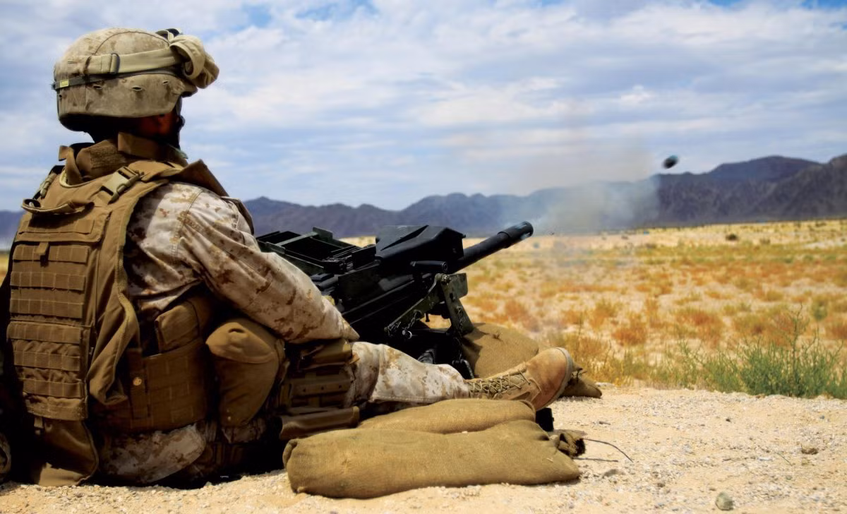 Súng phóng lựu tự động Mk19 bắn lựu đạn cỡ nòng 40 mm có thể tấn công mục tiêu ở cự ly 1,6 km. Lựu đạn 40 mm có bán kính sát thương tới 5 m mang lại hiệu quả tiêu diệt bộ binh cao. Ngoài ra, Mk19 có thể tấn công các mục tiêu bọc giáp nhẹ, tốc độ bắn 325 viên/phút. Loại súng này được đưa vào sử dụng từ năm 1966.