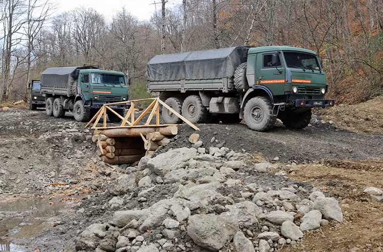 Hàng trăm km đường tạm dọc khu vực biên giới được Công binh Nga xây dựng trong suốt 3 năm qua.