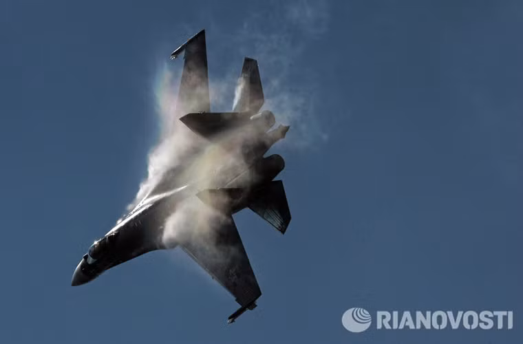 Dựa trên một số thông tin ban đầu được công bố Nga sẽ bán cho Trung Quốc những chiếc Su-35 nguyên mẫu và hợp đồng này không có điều khoản cho phép Trung Quốc tự sản xuất Su-35 tại nước này.