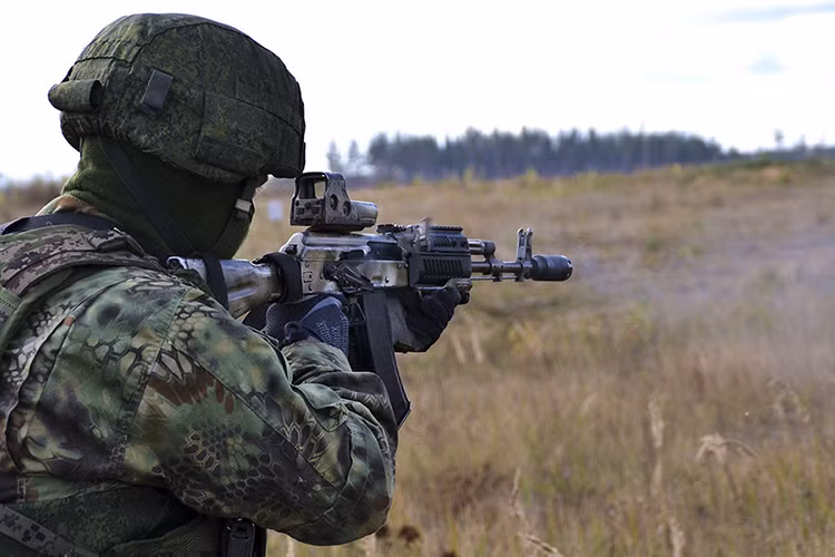 Hình ảnh binh sĩ Nga với màu quân phục ngụy trang mới dành cho các đơn vị đặc biệt.