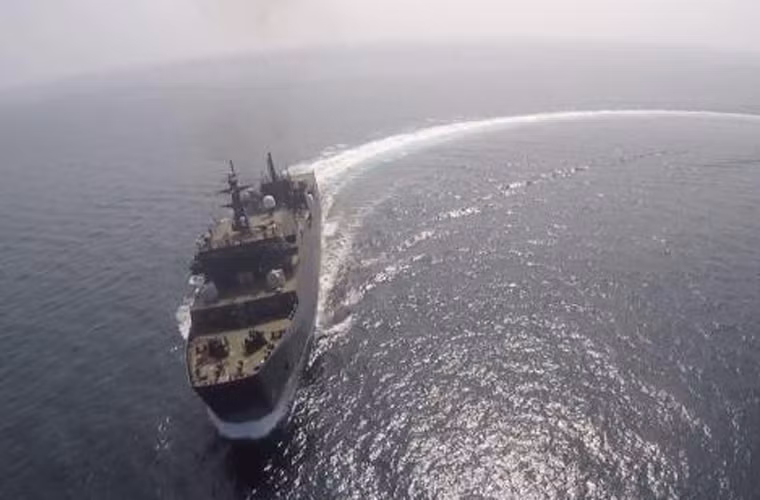 Theo tạp chí quân sự Jane’s, mới đây Quân đội Trung Quốc tiếp tục có những hành động mới tại khu vực Biển Đông làm phức tạp thêm tình hình. Cụ thể là nước này đã triển khai trái phép trái phép tới quần đảo Hoàng Sa thuộc chủ quyền của Việt Nam tàu hậu cần GY820.