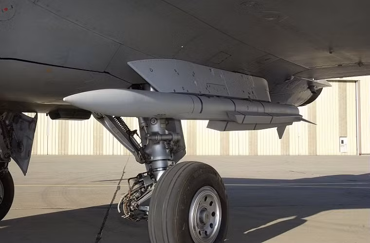 Tuy là quốc gia phát triển JAS-39 nhưng Không quân Thụy Điển chỉ mới đưa vào trang bị tên lửa Meteor cho phi đội JAS-39 của nước này trong năm nay. Sau khi đưa vào trang bị Meteor phi đội JAS-39 của Thụy Điển sẽ hoàn tất việc nâng cấp hệ thống tác chiến tiên tiến MS20 dành cho các biến thể của JAS-39.