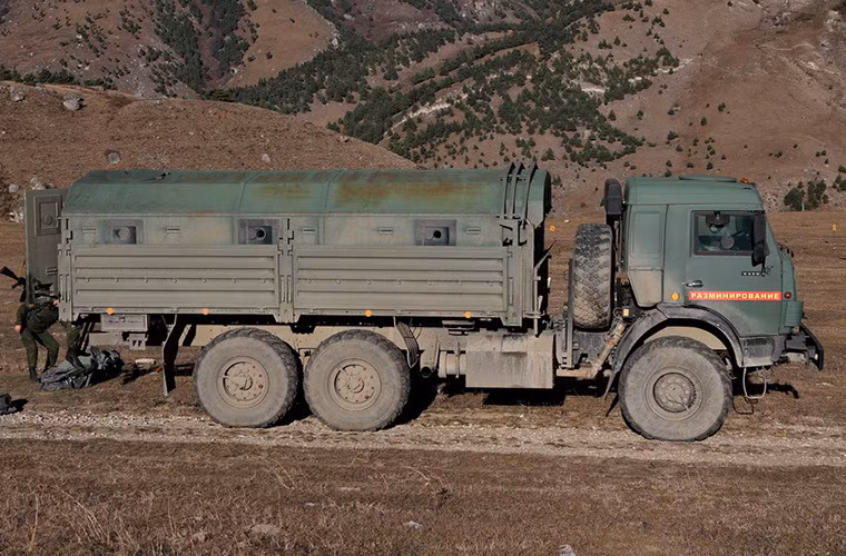 Có một điểm đặc biệt là toàn bộ modul bọc thép MM-501 và khoang lái của Kamaz-5350 hoàn toàn tách biệt nhau. Do đó khung gầm của Kamaz-5350 có thể dễ dàng được sử dụng cho nhiệm vụ khác khi tháo bỏ MM-501.