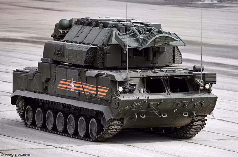 Với khả năng cơ động cao, Tor-M2 sẽ là thứ vũ khí bảo vệ an toàn cho đội hình xe tăng, bộ binh Nga tiến công địch.