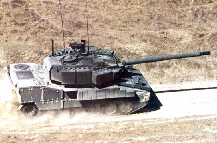 Đến năm 1992, M8 AGS chính thức được Quân đội Mỹ lựa chọn làm ứng cử viên thay thế M-551 và thậm chí đã có 6 nguyên mẫu XM8 đã được FMC sản xuất để phục vụ cho chương trình thử nghiệm. Theo kế hoạch ban đầu, M8 AGS sẽ được đưa vào sản xuất hàng loạt trong năm 1996 sau khi M-551 nghỉ hưu. Tuy nhiên kế hoạch này đã bị hoãn lại đến năm 1997 và sau đó bị Bộ Quốc phòng Mỹ hủy bỏ do liên quan đến vấn đề tài chính cũng như dành chỗ cho các chương trình phát triển vũ khí tấn công tương lai.