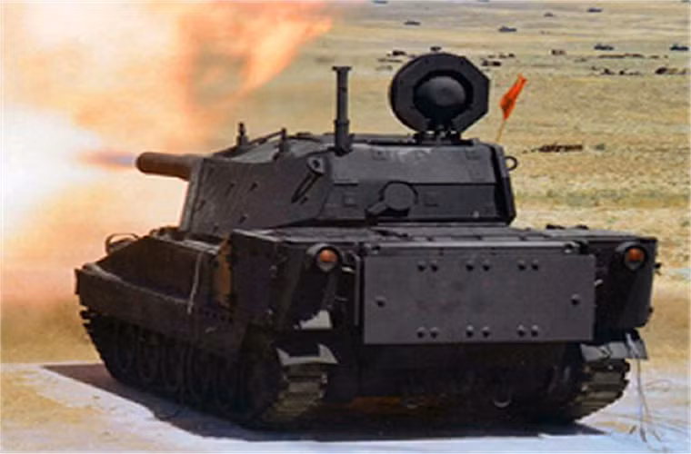 Về phần thân của M8 AGS được bảo vệ bởi hệ thống giáp gồm các tấm chắn bằng nhôm được hàn lại với nhau. Chính thiết kế này đã lý giải cho trọng lượng của M8 AGS. Mặc dù công nghệ giáp này được sử dụng khá rộng rãi trong các mẫu phương tiện chiến đấu cơ giới của Quân đội Mỹ lúc đó nhưng nó luôn bị đánh giá kém hiệu quả và không thể bảo vệ kíp chiến đấu trước các loại vũ khí chống tăng của Liên Xô.