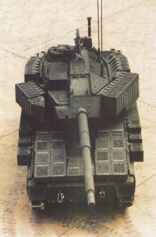 Trong ảnh là một nguyên mẫu xe tăng chiến đấu hạng nhẹ M8 AGS với hệ thống giáp bảo vệ thế hệ thứ 3 được thiết kế để có thể chống lại các loại vũ khí chống tăng cầm tay.