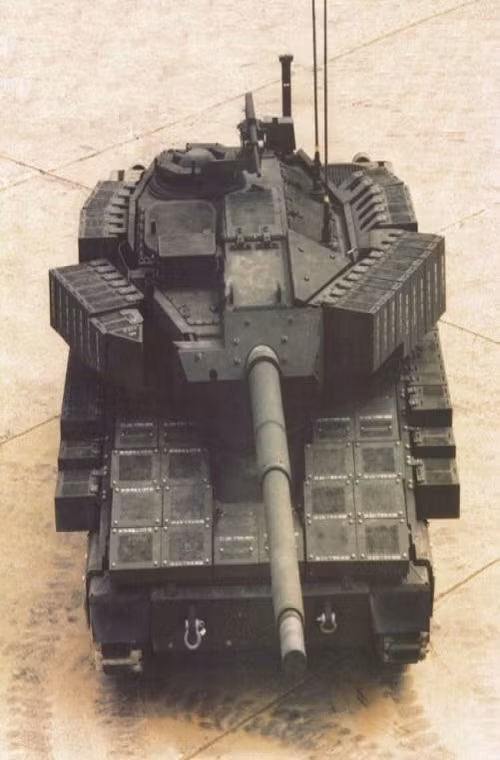 Trong ảnh là một nguyên mẫu xe tăng chiến đấu hạng nhẹ M8 AGS với hệ thống giáp bảo vệ thế hệ thứ 3 được thiết kế để có thể chống lại các loại vũ khí chống tăng cầm tay.