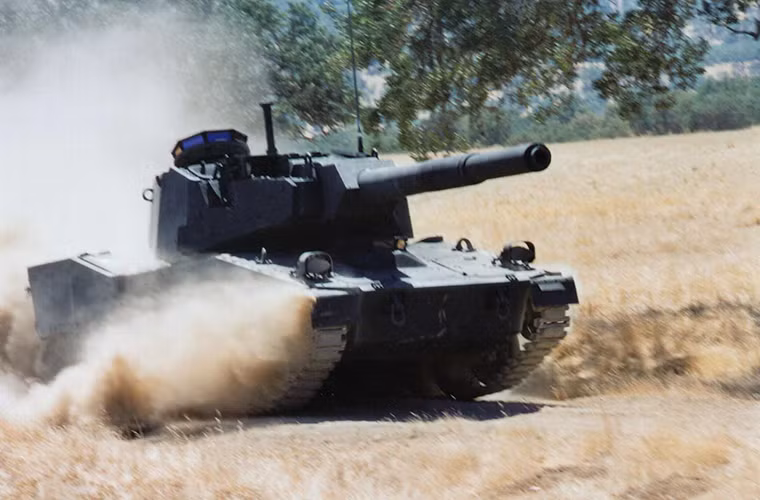 Hiện nay, bốn nguyên mẫu còn lại của xe tăng hạng nhẹ M8 AGS vẫn được Sư đoàn Dù 82 thuộc Không quân Mỹ sử dụng.