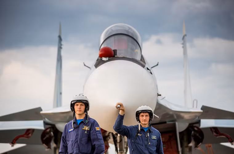 Chiếc Su-30SM này mang số hiệu 27 và nó vừa kết thúc buổi huấn luyện của mình trong ngày hôm đó.