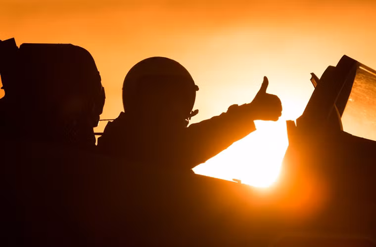 Sẵn sàng xuất kích.