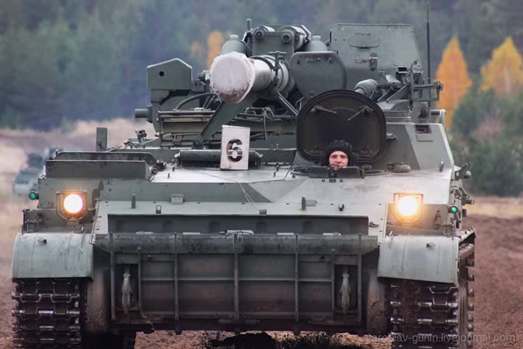 Sau bài bắn của 2S12, những khẩu pháo tự hành 2S5 Giatsint-S 152mm được triển khai để tham gia huấn luyện tuy nhiên nó không tham gia bắn đạn thật.