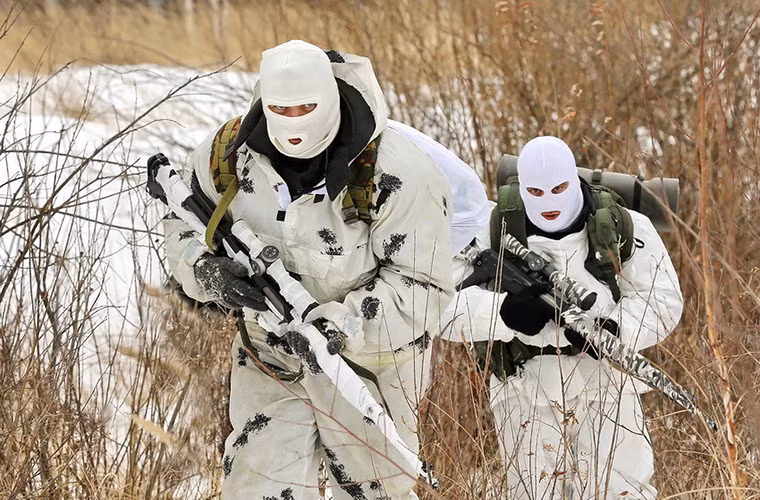 Ngoài việc sử dụng các loại súng bắn tỉa do Nga chế tạo, các tay súng bắn tỉa Nga còn phải biết cách sử dụng mọi loại súng bắn tỉa khác trên thế giới.