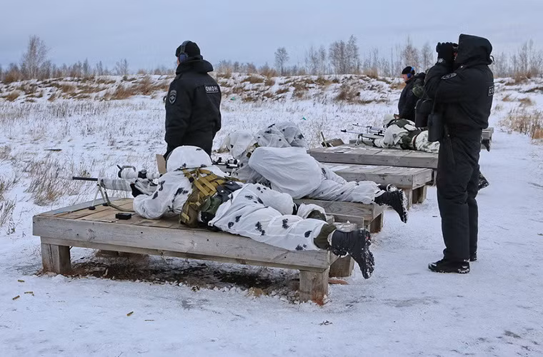 Các tay súng bắn tỉa Nga trong một vòng tranh tài cuối cùng.