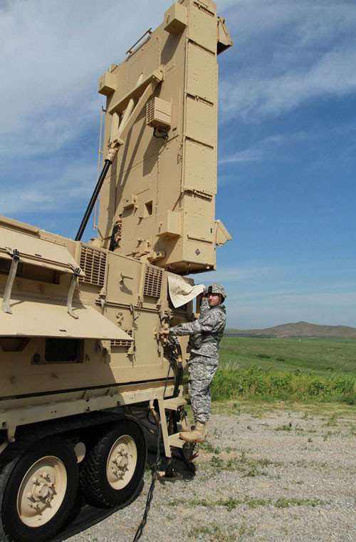 AN/TPQ-53 có thể được triển khai nhanh chóng, tự động điều chỉnh và điều khiển từ xa bằng máy tính xách tay hoặc xe chỉ huy trang bị hoàn chỉnh. AN/TPQ-53 có khả năng bao phủ 360 độ, bán kính trinh sát từ 0,5 – 60km. Loại radar này từng theo quân đội Mỹ đến tác chiến tại Iraq và Afghanistan.