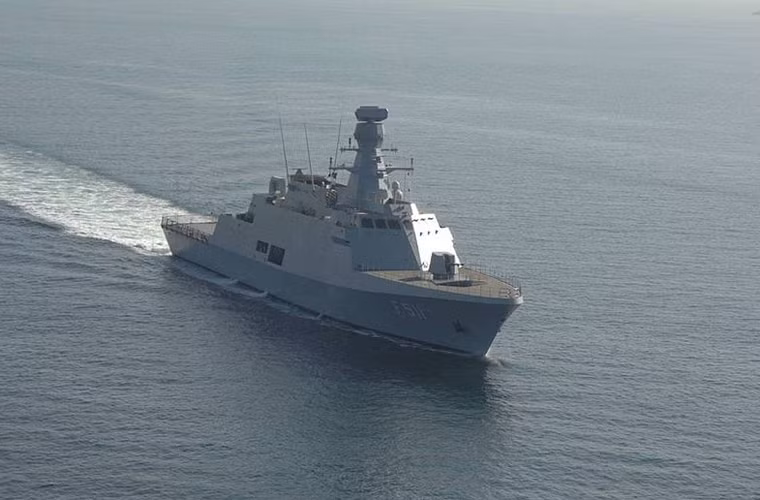 Lực lượng tàu chiến mặt nước của Thổ Nhĩ Kỳ cũng tạo nên thách thức không nhỏ cho lực lượng tàu mặt nước và tàu tiếp tế Nga tại Địa Trung Hải. Hiện Hải quân Thổ Nhĩ Kỳ có 24 tàu hộ vệ hiện đại, được trang bị hệ thống radar – vũ khí xuất xứ từ châu Âu và Mỹ.