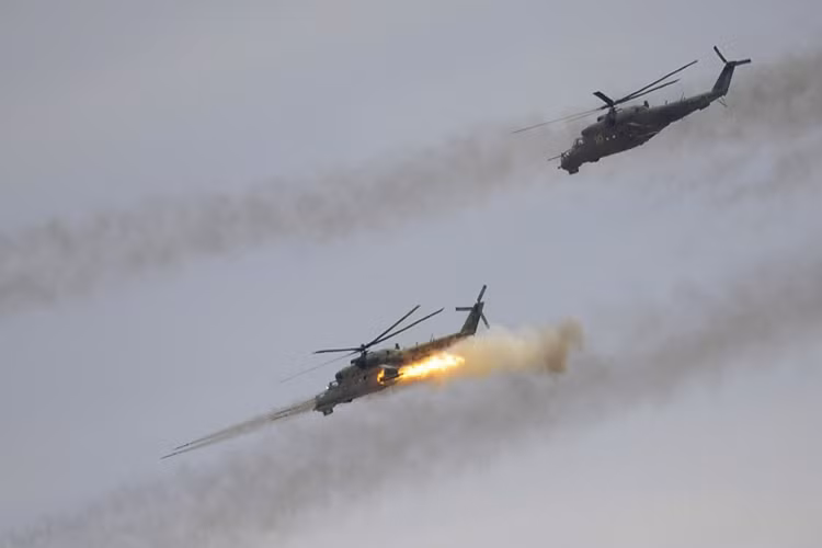 Mi-24 được thiết kế để có thể thực hiện mọi nhiệm vụ tác chiến trên không từ hỗ trợ hỏa lực, chống tăng, không chiến cho đến vận chuyển binh sĩ và hàng hóa nó gần như là một mẫu trực thăng đa năng.