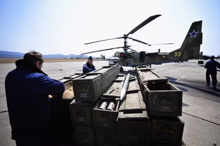 Để phù hợp với điều kiện khí hậu ở Nga, trực thăng tấn công Ka-52 được thiết kế để có thể hoạt động cả trong điều kiện thời tiết khắc nghiệt nhất ở vùng cực bắc xa xôi của nước Nga.