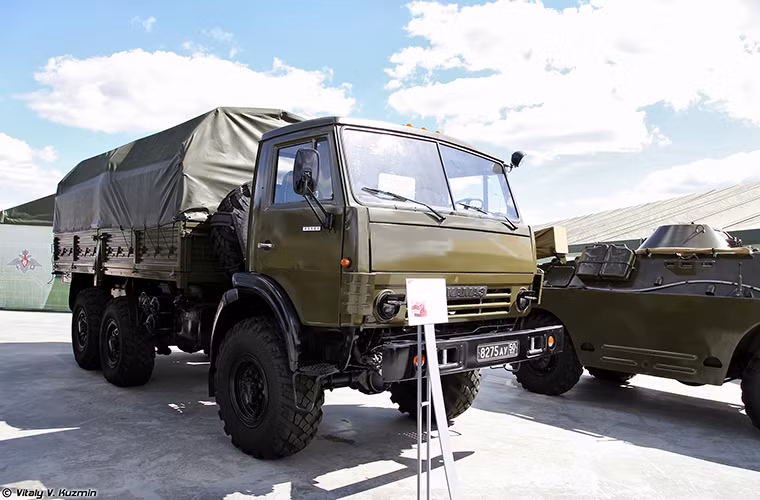 Dòng xe tải đặc chủng KAMAZ-5350 với biến thể DKV-1K dành cho Công binh Nga phục vụ cho nhiệm vụ tiêu tẩy phòng độc.