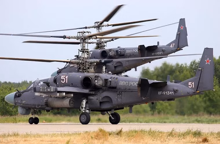Mặc dù trực thăng tấn công Ka-52 được Kamov giới thiệu đã lâu nhưng tên tuổi nó một lần nữa được nhắc tới tại triển lãm quốc phòng thường niên MAKS-2015 với biến thể trên hạm Ka-52K với thiết kế cánh quạt và đuôi có thể gấp lại phù hợp cho hoạt động trên hạm.