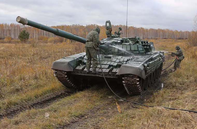 Toàn bộ phần thân và tháp pháo của chiếc T-72 đều được thử nghiệm với dung dịch này.