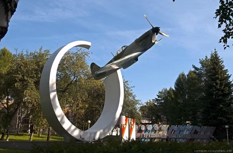 Trang mạng ES của Nga vừa đăng tải phóng sự ảnh về hoạt động của một nhà máy chế tạo máy bay Chkalov gần thành phố Novosibirsk - nơi tạo ra máy bay ném bom Su-34.