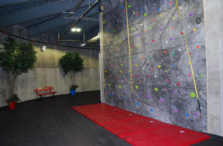 Hành lang bên trong chung cư.