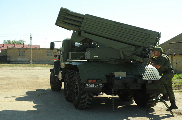 Các đơn vị Tornado-' đầu tiên được Quân đội Nga đưa vào trang bị vào năm 2012 và chúng đã nhanh chóng tỏ ra ưu việt hơn những người tiền nhiệm của mình như BM-21 và BM-30. Sức mạnh của Tornado-G là nằm ở việc nó có khả năng triển khai các loại đạn thông minh được dẫn đường bằng hệ thống định vệ tinh được tích hợp sẵn trên xe phóng, với tầm bắn tối đa có thể lên tới 40km.