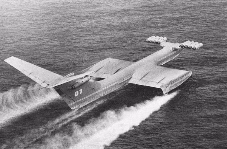 Các mẫu Ekranoplane do Liên Xô phát triển đều chú trọng cho mục đích quân sự với khả năng vận chuyển cùng một lúc số lượng lớn binh sĩ hoặc trang bị thiết bị quân sự. Bên cạnh đó Ekranoplane còn được vũ trang bị khá mạnh với các loại tên lửa chống hạm.