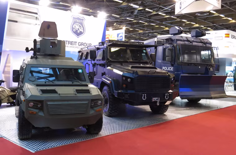 Phía trước gian hành của hãng Streit Group một trong những công ty quốc phòng chuyên cung cấp các dòng xe bọc thép hạng sang hàng đầu thế giới.