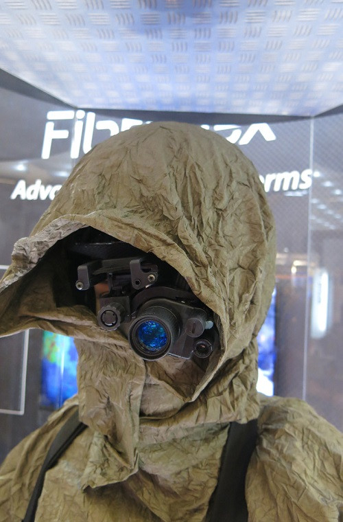 Trang phục ngụy trang Nighwalker được phát triển bởi công ty công nghệ Fibrotex, nó có trọng lượng chỉ 0.5kg và có thể giúp người mặc che dấu được nhiệt trên cơ thể khỏi các thiết bị quan sát ảnh nhiệt.