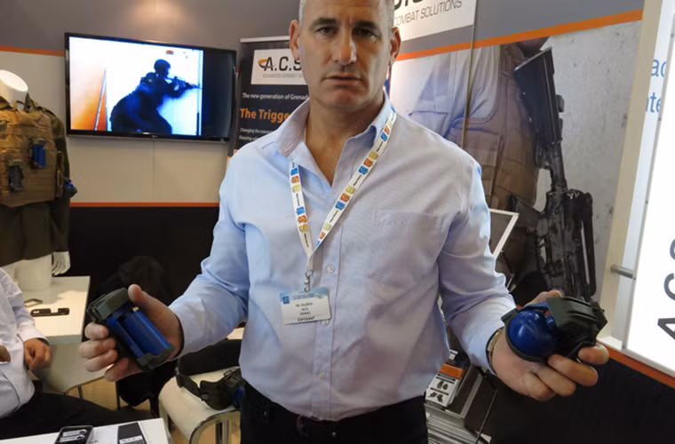 Một số mẫu lựu đạn mới với cơ chế kích nổ an toàn hơn cũng được giới thiệu tại Milipol-2015.