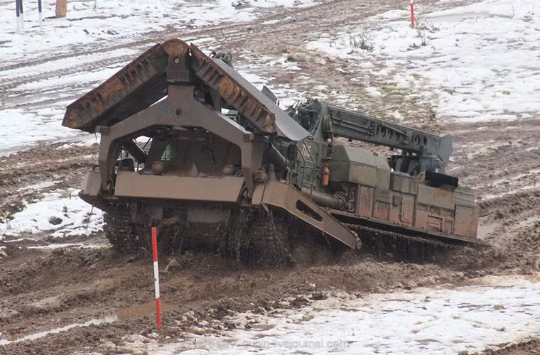 Các buổi sáng vào mọi mùa tại Quận Lyskovskoy, thành phố Nizhny Novgorod thường bị phá vỡ bởi các tiếng nổ lớn và tiếng gầm thét của các thiết bị cơ giới. Nhưng đó không phải là chiến tranh mà là cách lực lượng Công binh Nga huấn luyện những kỹ sư công binh tương lai của mình.