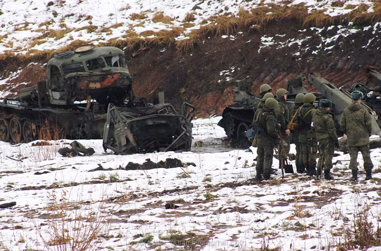 Trong ảnh là các loại phương tiện cơ giới từng được sử dụng để thử sức công phá của các loại mìn bộ binh của Nga.