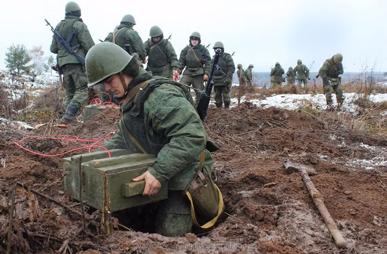 Tuy nhiên, đó chưa phải là tất cả khi bài huấn luyện quan trọng nhất vẫn đang đợi họ là cách sử dụng thuốc nổ.