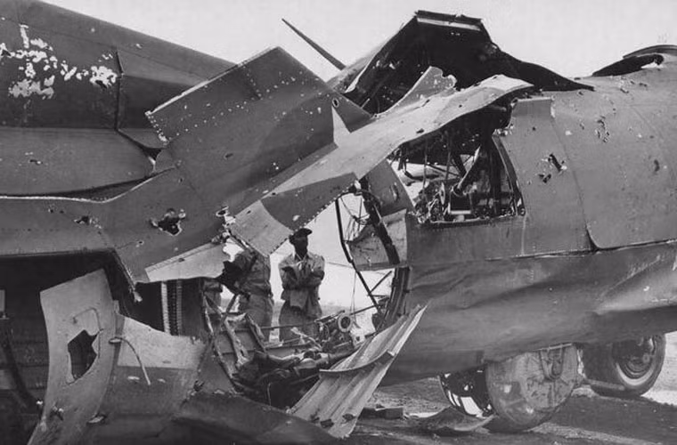 Thủng thân nhưng vẫn về được sân bay.