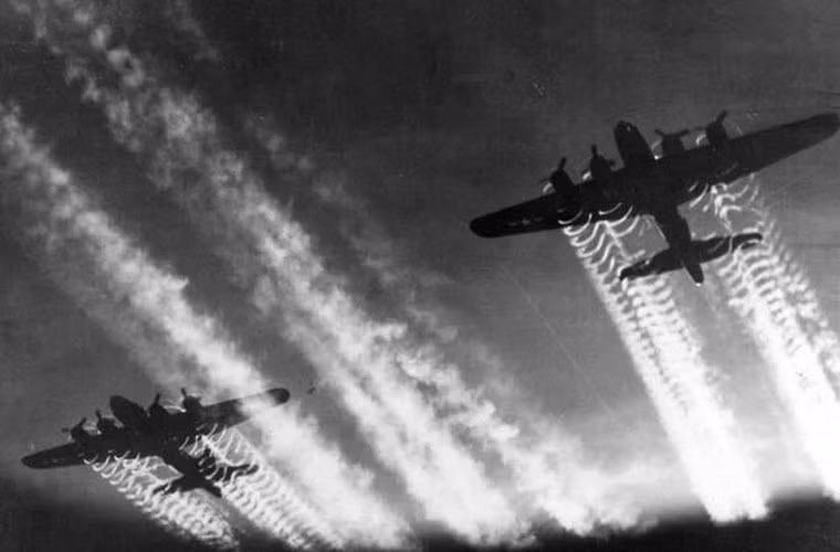 Trong suốt 9 năm (1936-1945), Mỹ đã sản xuất tổng cộng 12.731 chiếc máy bay ném bom B-17 và triển khai tham chiến ở khắp chiến trường châu Âu. Trong 1,5 triệu tấn bom được quân đồng minh ném xuống nước Đức, thì có tới 640.000 tấn bom được thả từ B-17.