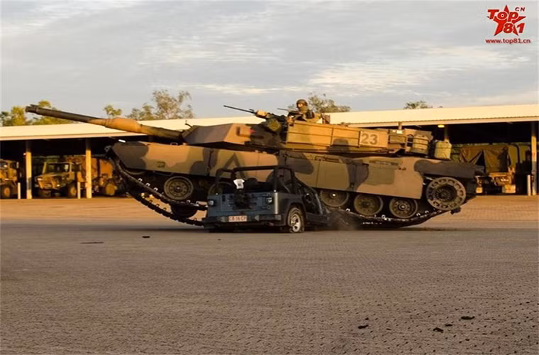 Thậm chí với cả những dòng xe có khung gầm cao như xe Jeep chiếc M1A1 Abrams của Australia vẫn có thể dễ dàng đè bẹp nó.