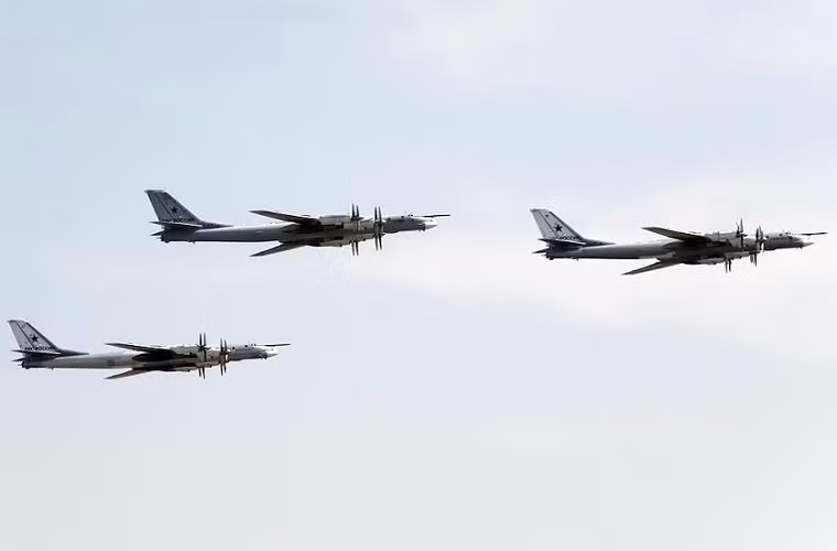 Bấp chấp việc được đưa vào hoạt động trong biên chế từ lâu, Không quân Nga vẫn cam kết sẽ tiếp tục nâng cấp và sử dụng các loại máy bay ném bom chiến lược và máy bay ném bom siêu thanh tầm xa do Tupolev phát triển ít nhất đến năm 2040.