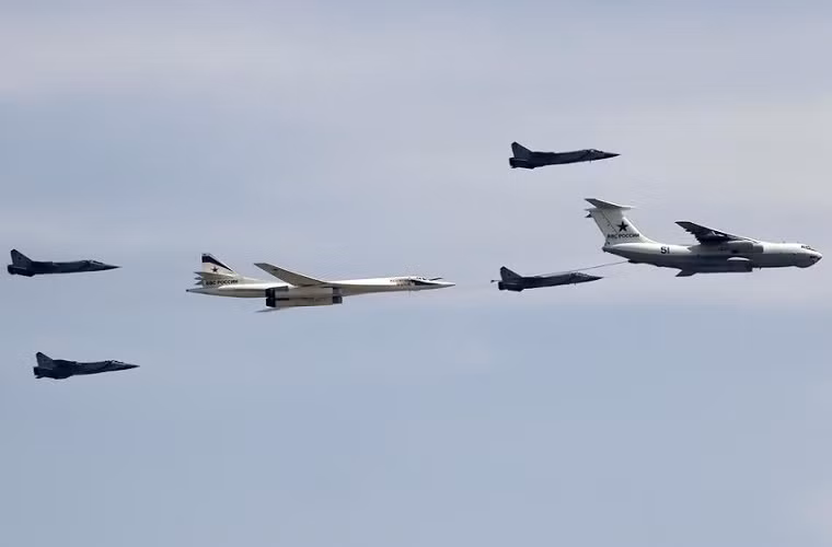 Thậm chí ngay cả sau khi Liên Xô sụp đổ, công ty Tupolev vẫn tiếp tục vươn lên vượt qua khó khăn và hoạt động cho tới tận ngày nay. Trong hơn 90 dự án được cấp phép của Tupolev từ trước tới nay có hơn 40 dự án trong số đó đã được đưa vào sản xuất hàng loạt. Điển hình có thể kể tới hai cái tên lớn nhất là máy bay ném bom chiến lược tầm xa Tu-95 và Tu-160.