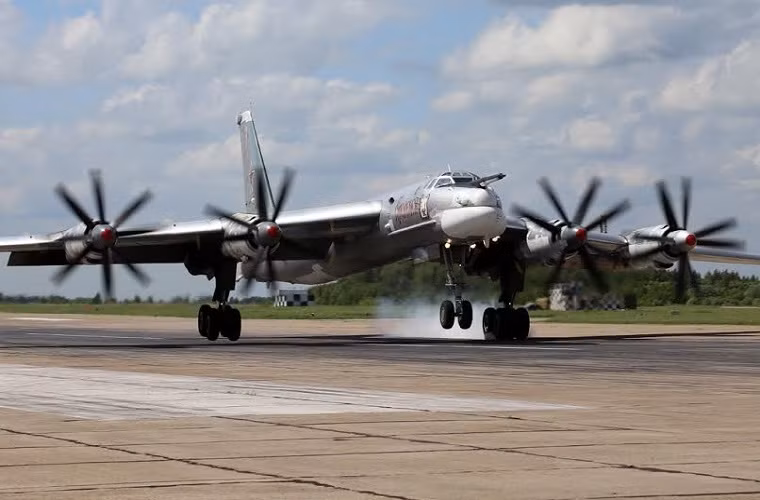 Sau khi Liên Xô sụp đổ, phi đội Tu-95 của Nga sụt giảm nghiêm trọng chủ yếu do vấn đề ngân sách. Hiện tại, Không quân Nga chỉ còn khoảng 63 chiếc Tu-95MS nhưng chỉ có 55 chiếc trong số đó là còn có thể hoạt động theo số liệu vào năm 2012.