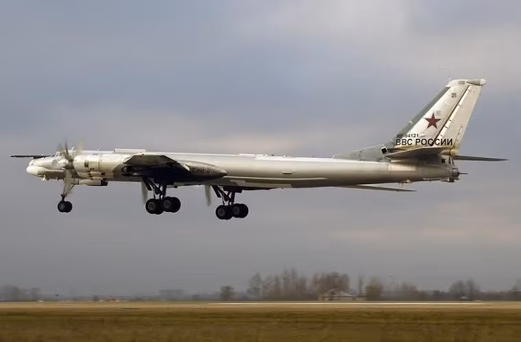 Tính từ năm 1952 đến 1994, Liên Xô và Nga đã sản xuất hơn 500 chiếc Tu-95 với nhiều biến thể khác nhau trong đó có cả các biến thể dành cho hoạt động dân sự.