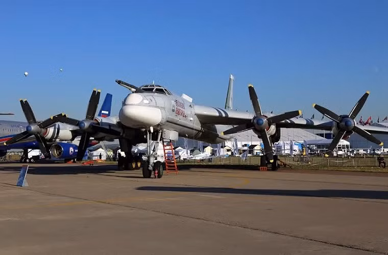 Vai trò của những chiếc Tu-95 trong Không quân Nga dường như không thể thay thế khi nó vẫn tiếp tục được nâng cấp và vẫn sẽ là xương sống của Không quân Nga thêm ít nhất vài thập kỷ nữa.