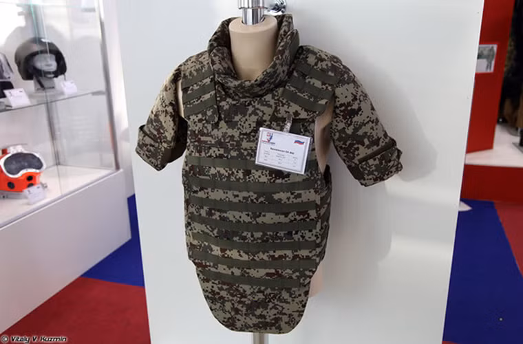 Một mẫu áo giáp chống đạn khác là SK-BSH với khả năng bảo vệ tốt hơn mẫu áo giáp chống đạn Granat-Sh nhất là phần cổ và phần bắp tay của người mặc.