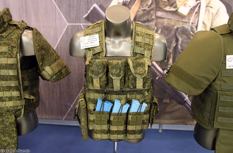 Bộ vest mang đạn tiêu chuẩn 6B46 của lực lượng bộ binh Nga.
