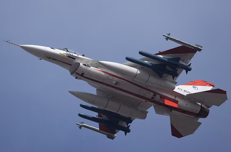 Vị trí thứ 8 thuộc về một ứng viên khác đến từ là dòng tiêm kích đa năng Mitsubishi F-2 của Nhật Bản. Nó vốn được phát triển dựa trên thiết kế của dòng tiêm kích đa năng F-16C Fighting Falcon của Mỹ. Quá trình sản xuất F-2 được Nhật Bản bắt đầu từ năm 2001 và kết thúc vào năm 2011 với tổng cộng 94 chiếc được chế tạo, sau khi đưa vào trang bị F-2 đã nhanh chóng trở thành dòng máy bay chiến đấu chủ lực của lực lượng Phòng vệ trên không Nhật Bản.