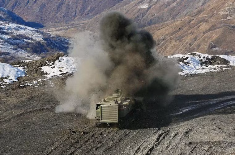 Loại robot công binh này khi gỡ mìn có thể chịu được sức phá hủy của khối thuốc nổ TNT nặng 60kg.