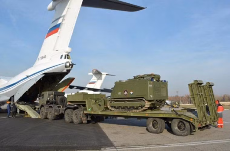 Kích thước và trọng lượng của Robot Uran-6 tương đối nhỏ có thể đảm bảo tính cơ động cực cao của nó.