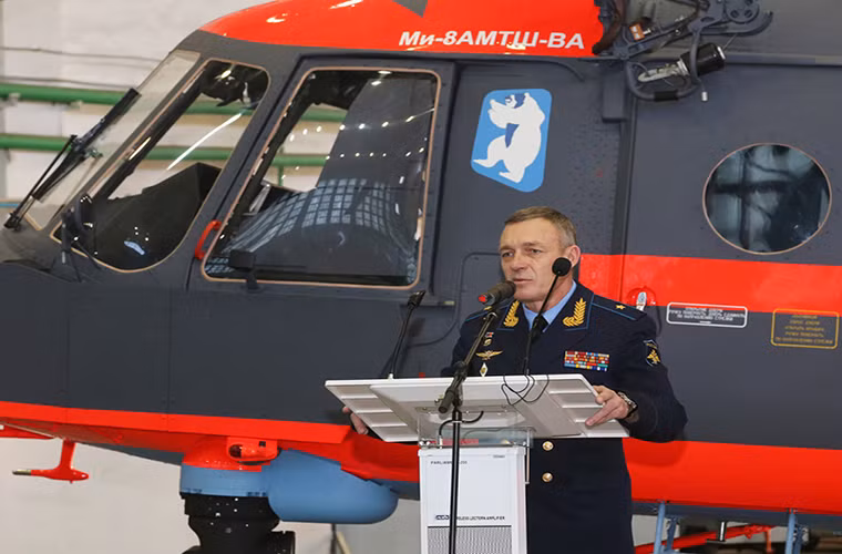 Đại diện của Bộ Quốc phòng phát biểu tại nhà mày Ulan-Ude trong buổi lễ chuyển giao Mi-8AMTSh-VA vào cuối tháng 11.